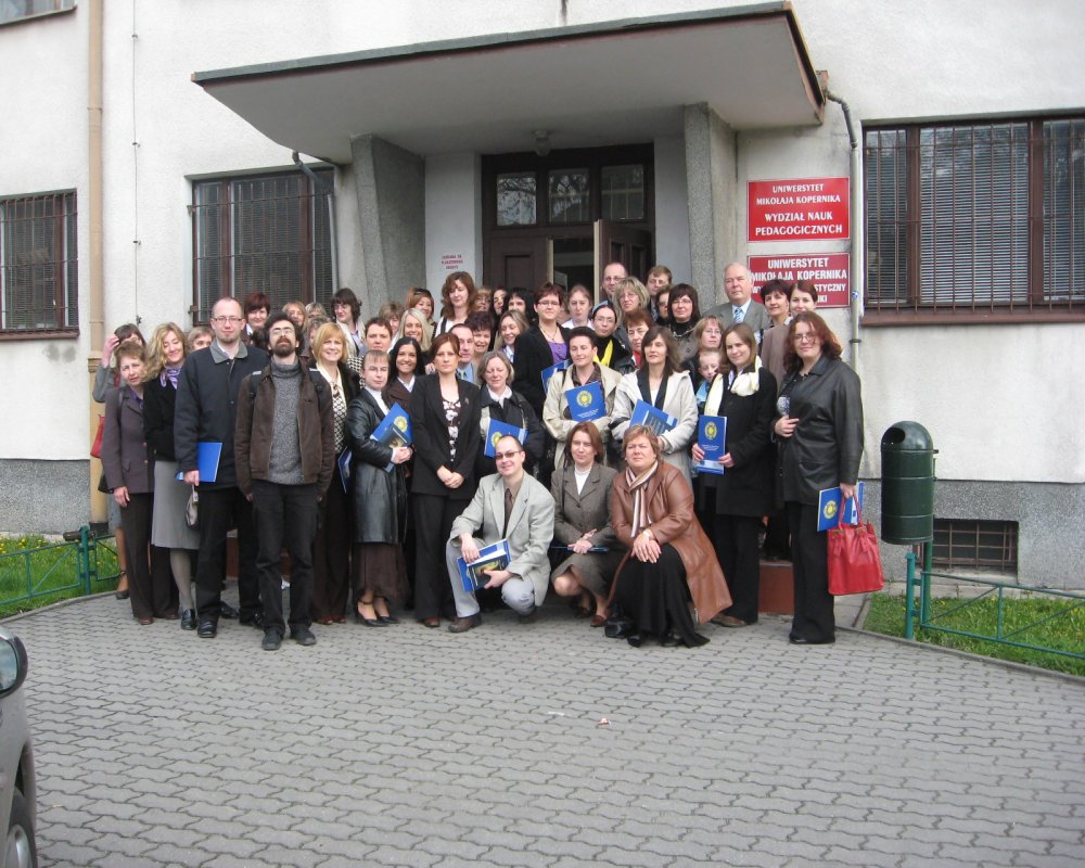 Uroczystość zakończenia I edycji studiów podyplomowych dyplom